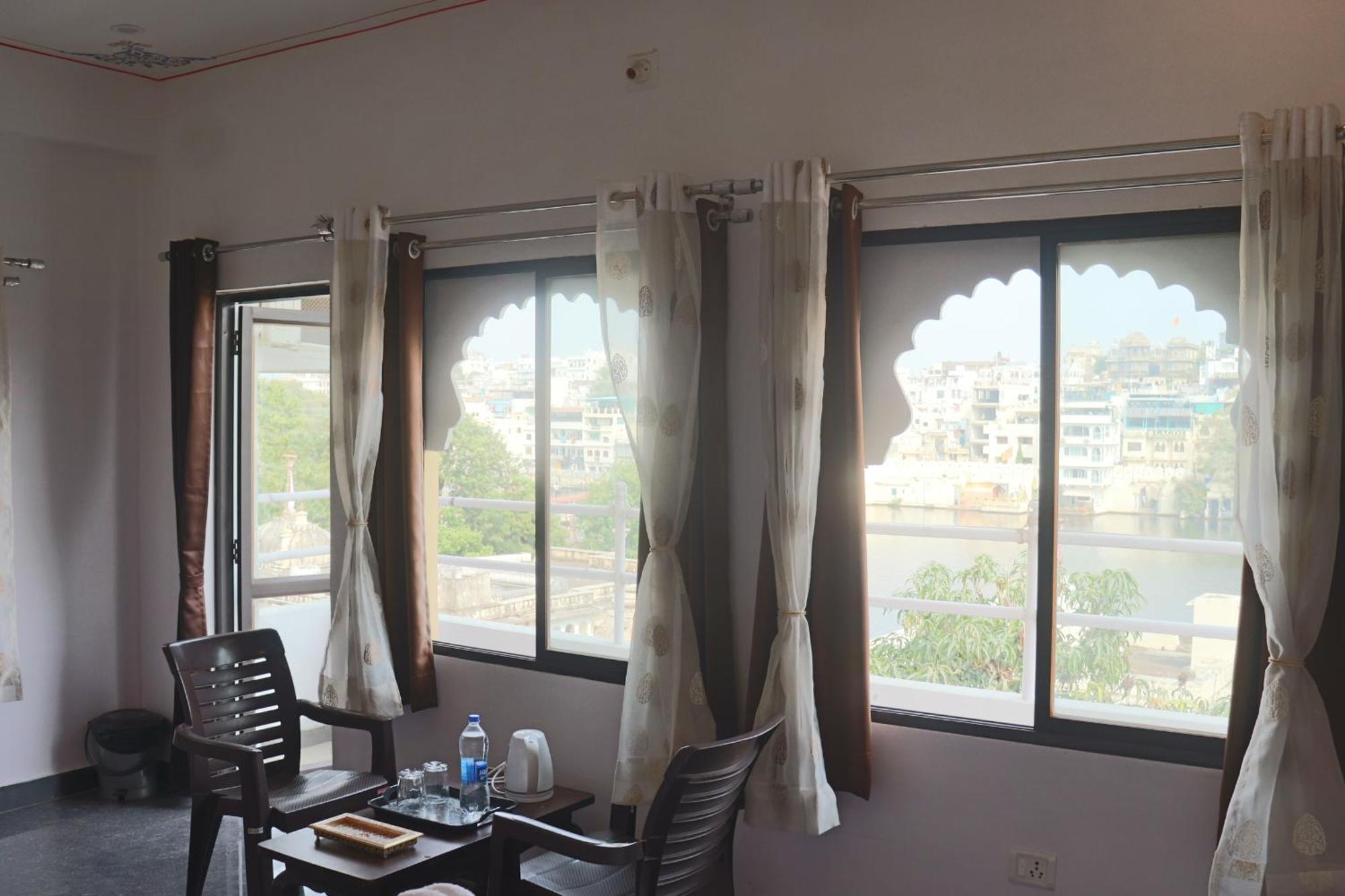 Hotel Shiv Palace Udaipur Quarto foto